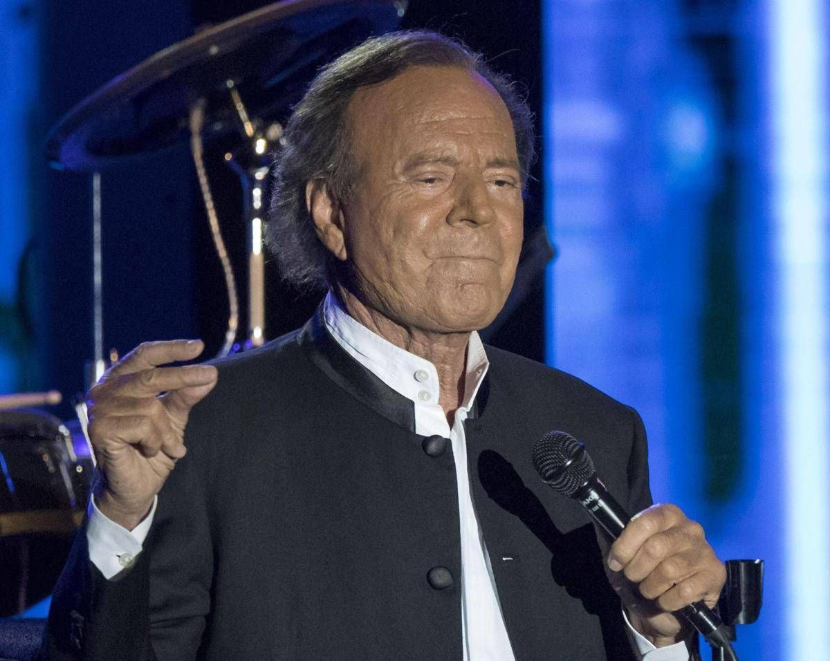 Julio Iglesias: “Contro di me accuse totalmente false, mai abusato di una donna”