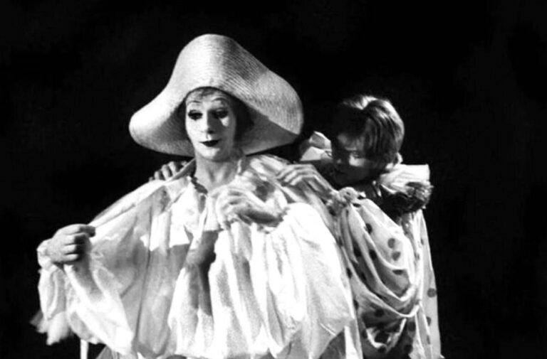 La biografa di Lindsay Kemp: “Con David Bowie un grande amore, tentò suicidio per lui”