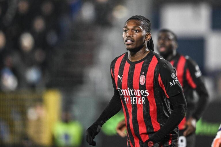 Leao segna in contropiede, l’arbitro annulla: cos’è successo in Milan-Lecce
