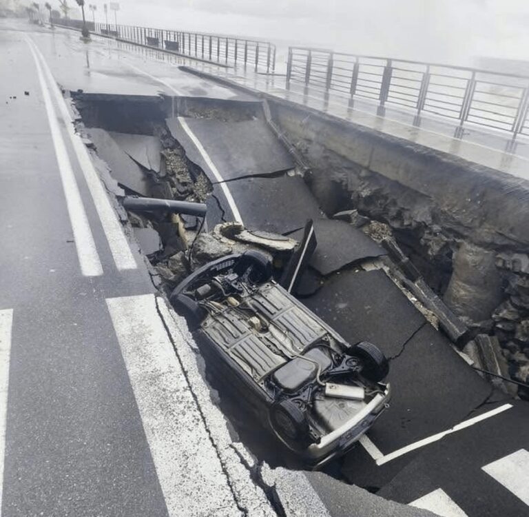 Maltempo in Sicilia, anziano viola divieto di transito e finisce in una voragine