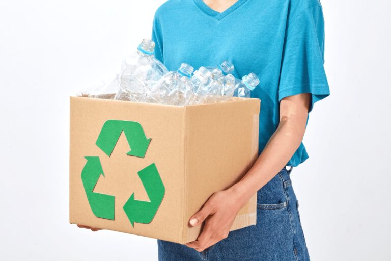 Materie prime seconde, la crisi parte dalla plastica
