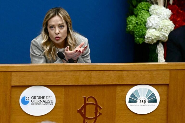 Meloni: “Trump non attaccherà la Groenlandia, Ue parli con la Russia”