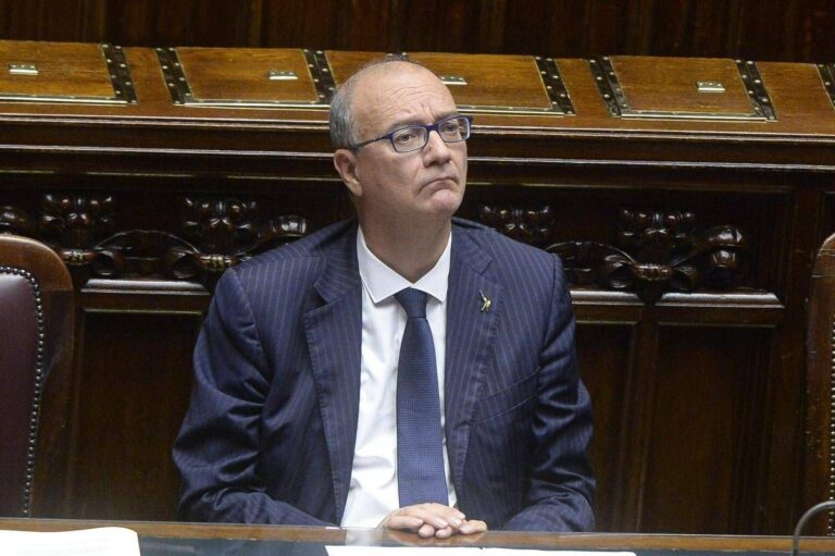 “Metal detector nelle scuole più a rischio”, l’ipotesi di Valditara