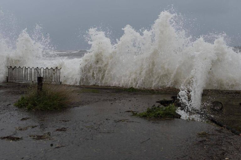 Meteo, allerta rossa oggi in Sardegna, Sicilia e Calabria