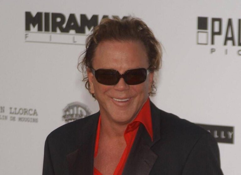 Mickey Rourke rischia lo sfratto e chiede aiuto ai fan: “Mi servono 59mila dollari”