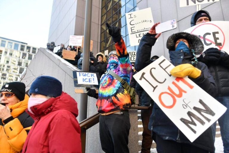 Minneapolis, Trump apre alla possibilità che Ice lasci città: “Riesaminiamo tutto”