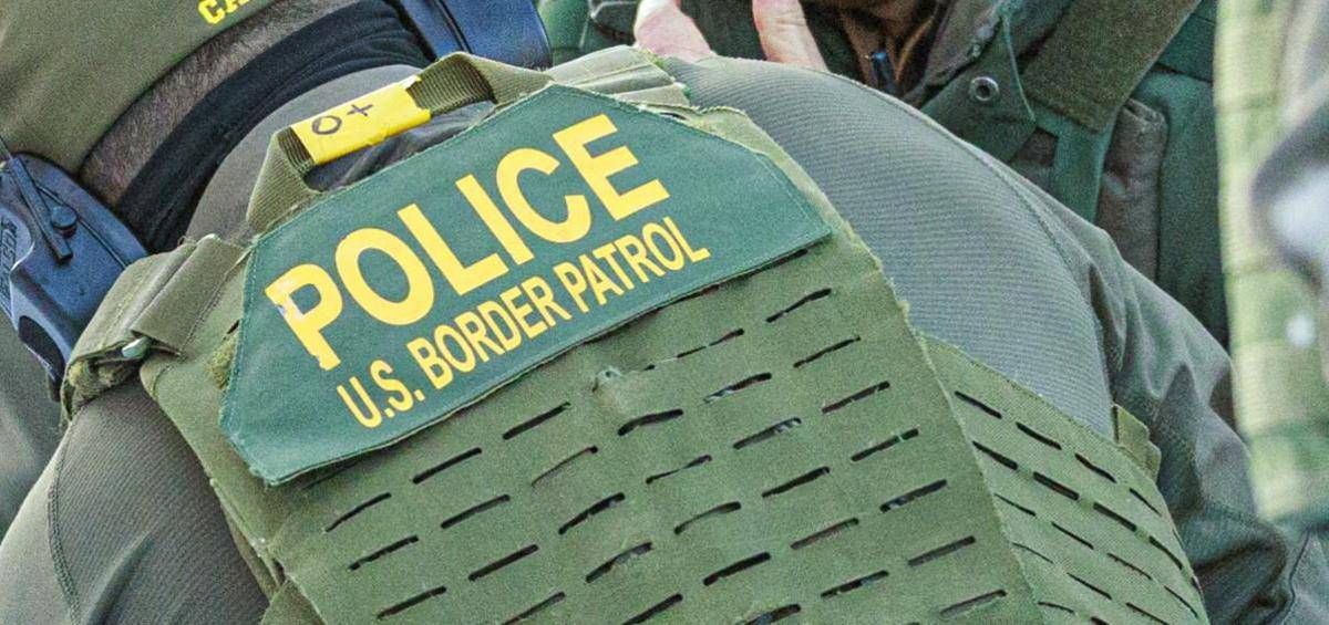 Minneapolis, il nuovo video. Vance: “L’agente è stato investito e ha sparato”