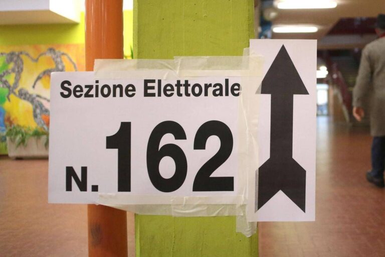 Sondaggio politico, Fratelli d’Italia scende e Pd cresce