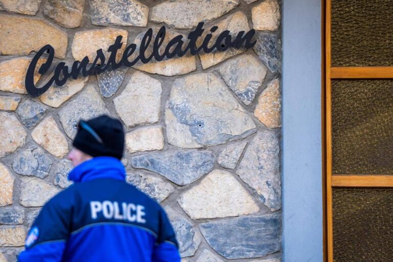 Strage Crans-Montana, tanta legna e una sola via di fuga al bar Le Constellation