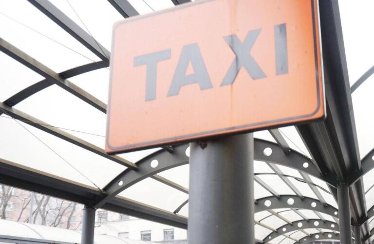 Taxi, sciopero 13 gennaio: “A difesa del servizio pubblico, contro multinazionali private”
