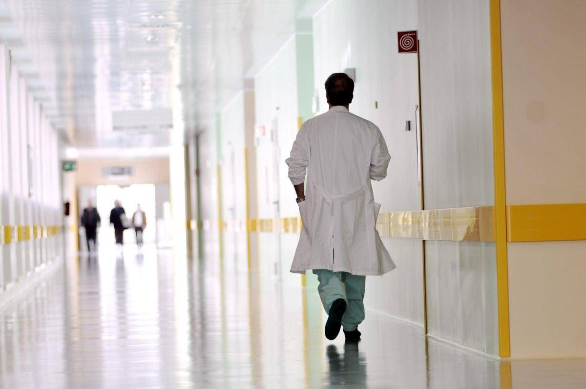 Travolto mentre va a scuola, 14enne muore nel Torinese