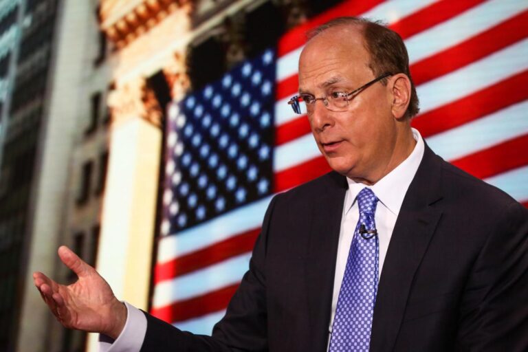 Trump a Davos, i grandi della finanza (a partire da Larry Fink) cercano una mediazione sulla Groenlandia