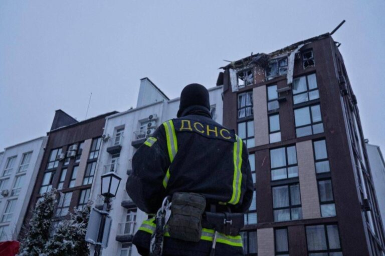 Ucraina, notte di attacchi con oltre cento droni dopo l’annuncio sulla mini-tregua