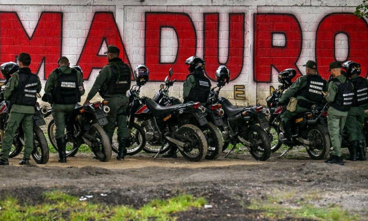 Venezuela, Usa ai cittadini americani: “Lasciate subito il Paese”. Trump: “Basta petrolio per Cuba”