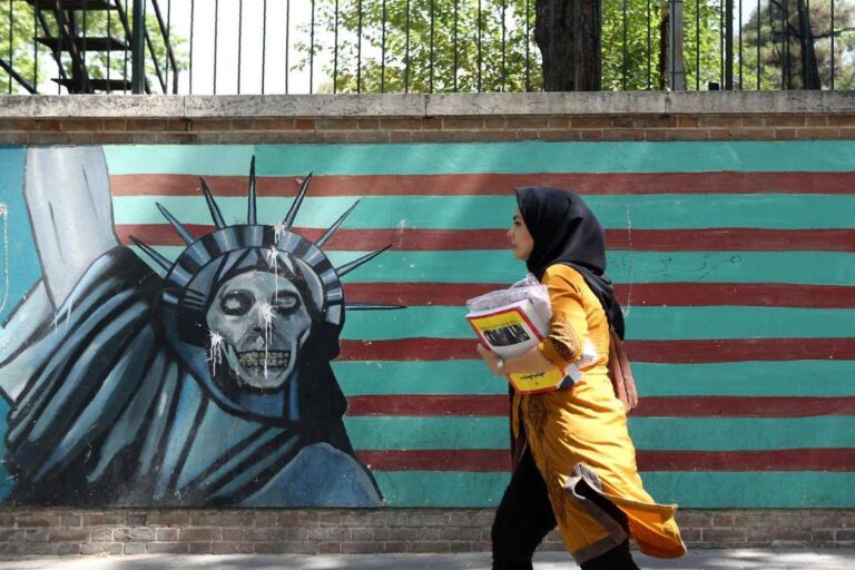 Iran-Usa, al via colloqui in Oman. Washington allerta americani: “Via ora da Teheran”