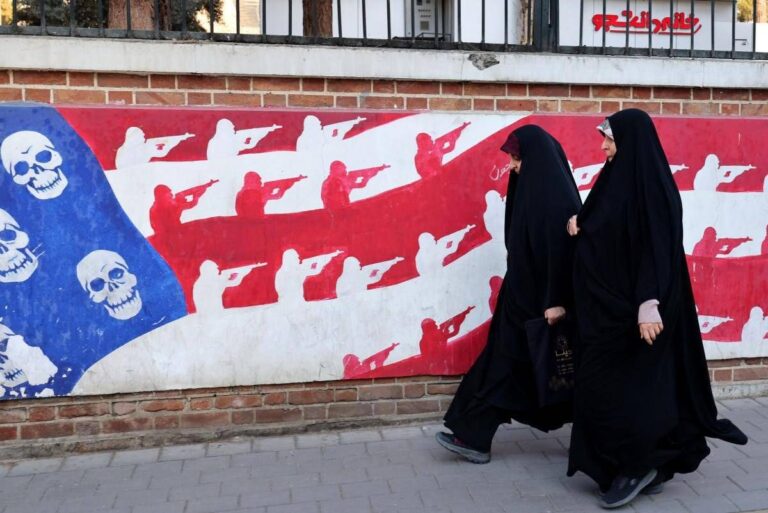 Iran agli Usa: “Ignorare pressioni di Israele”. Netanyahu vola da Trump