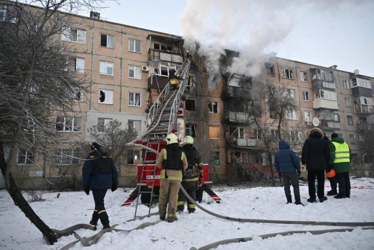 Ucraina, Zelensky: “Cambieremo difesa aerea”. Aut aut Russia sui negoziati: “Garanzie di sicurezza o niente accordo”