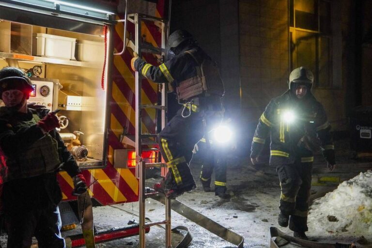 Ucraina sotto attacco, Russia colpisce infrastrutture energetiche: case al gelo con 20 gradi sotto zero